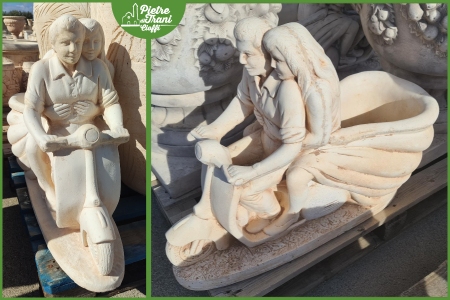 Statua Innamorati su Vespa h. 62